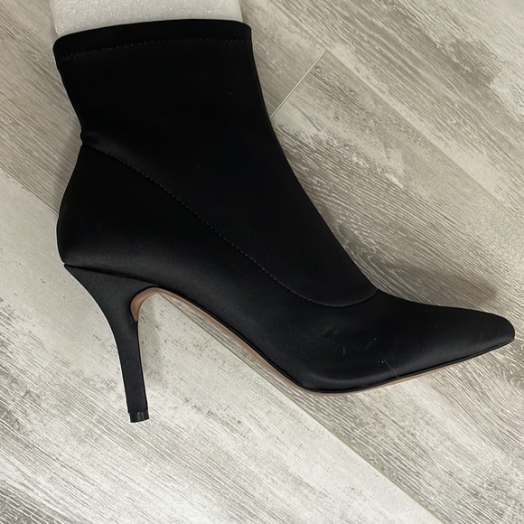 NIB INC Zetef Black Fabric Pointed Toe Sock Ankle Boots 10 - Picture 4 of 7